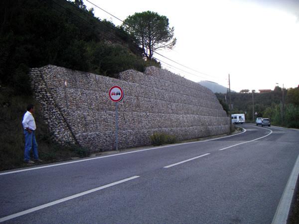 格宾石笼道路防护