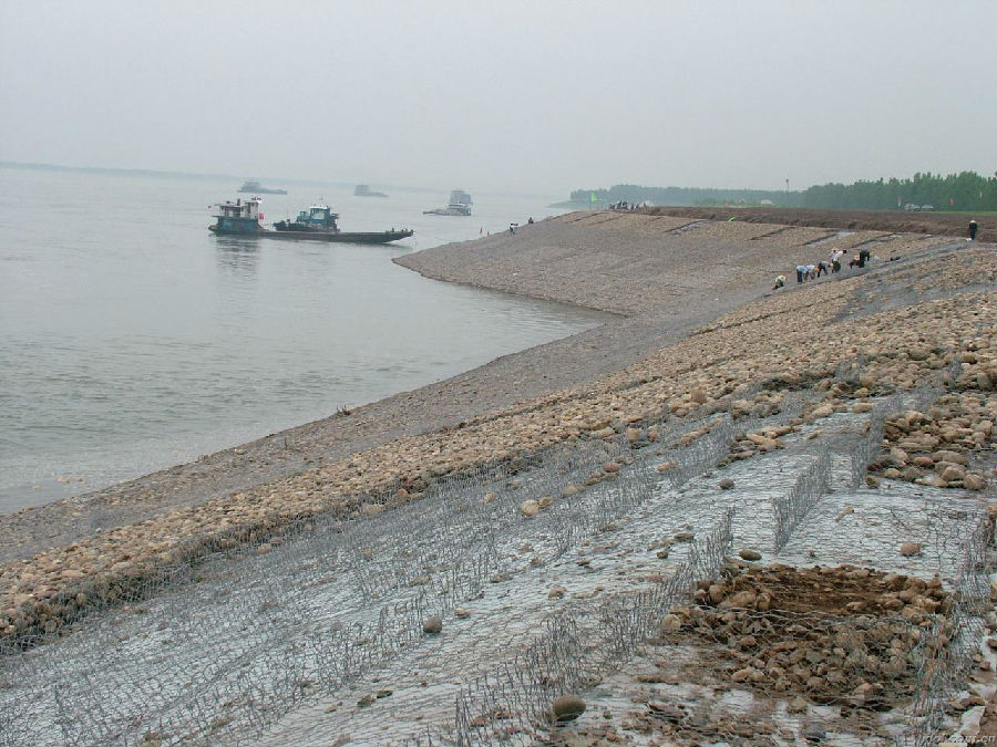 雷诺护垫堤坡防护