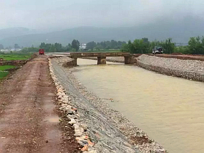 石笼护垫河道两岸护坡