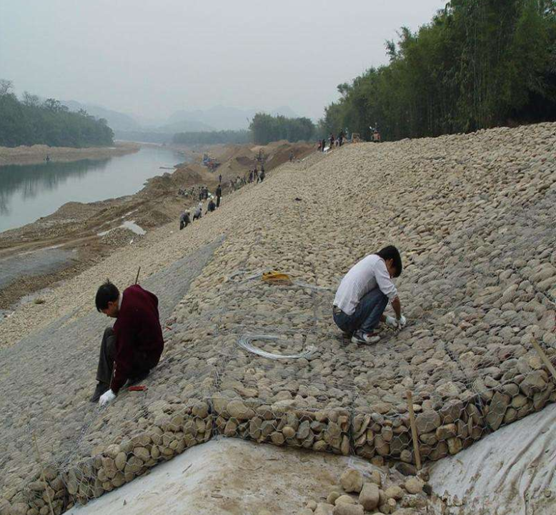 雷诺护垫护坡